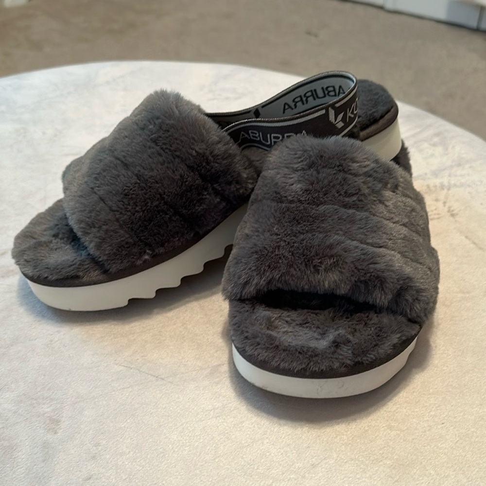 Koolaburra by UGG Fuzz’n Gray Fluffy Slippers